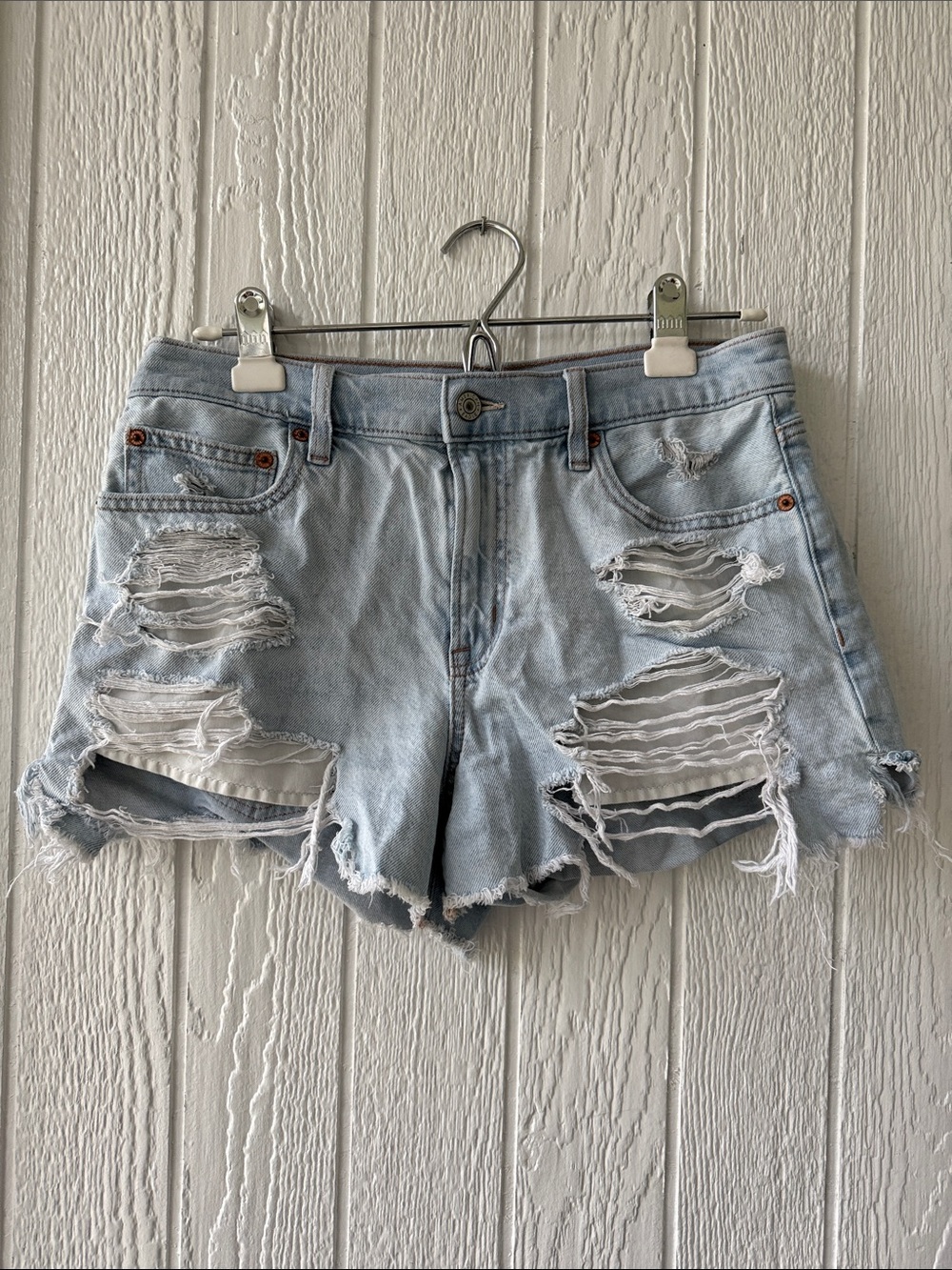 American Eagle Distressed Light Blue Denim 90s Boyfriend Shorts womens sz 8